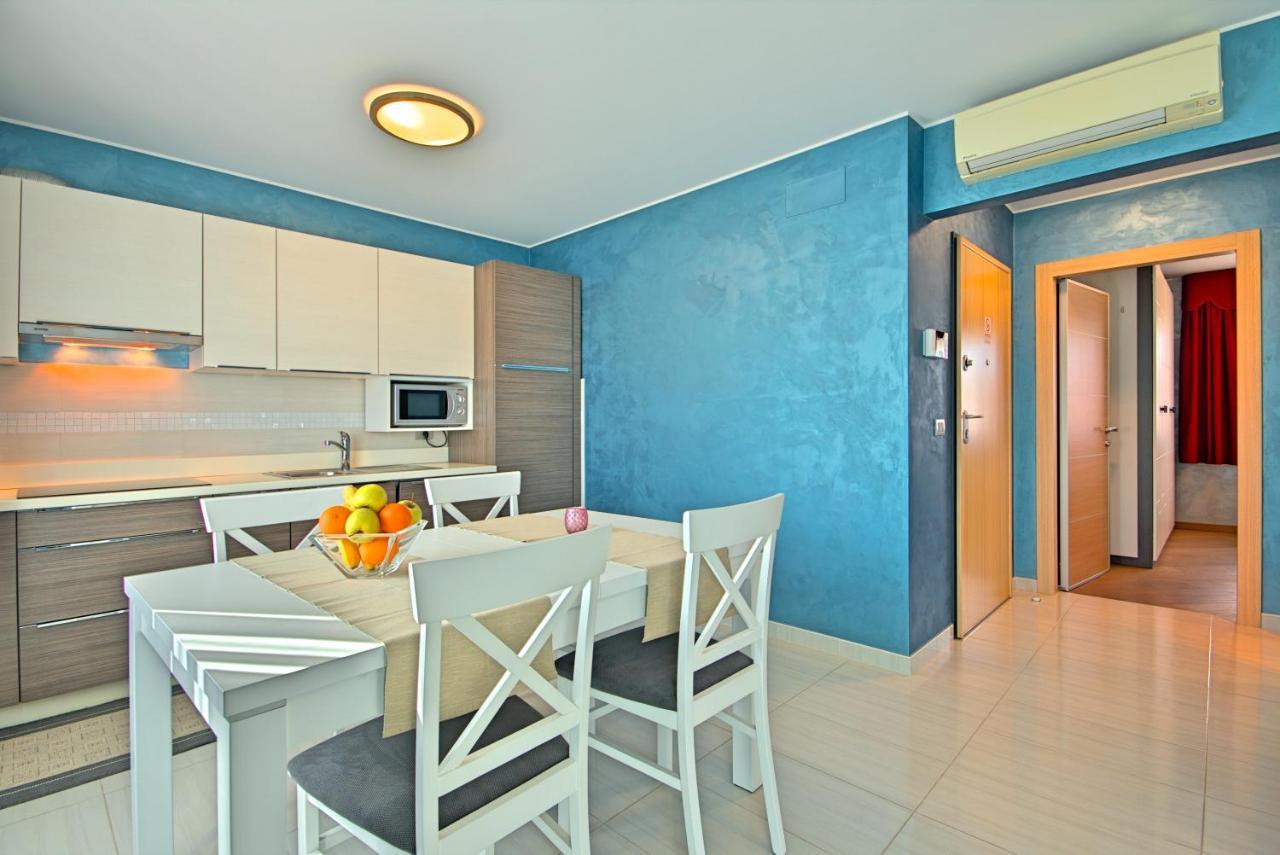 Apartments Riva-Interauto Umag Exterior foto