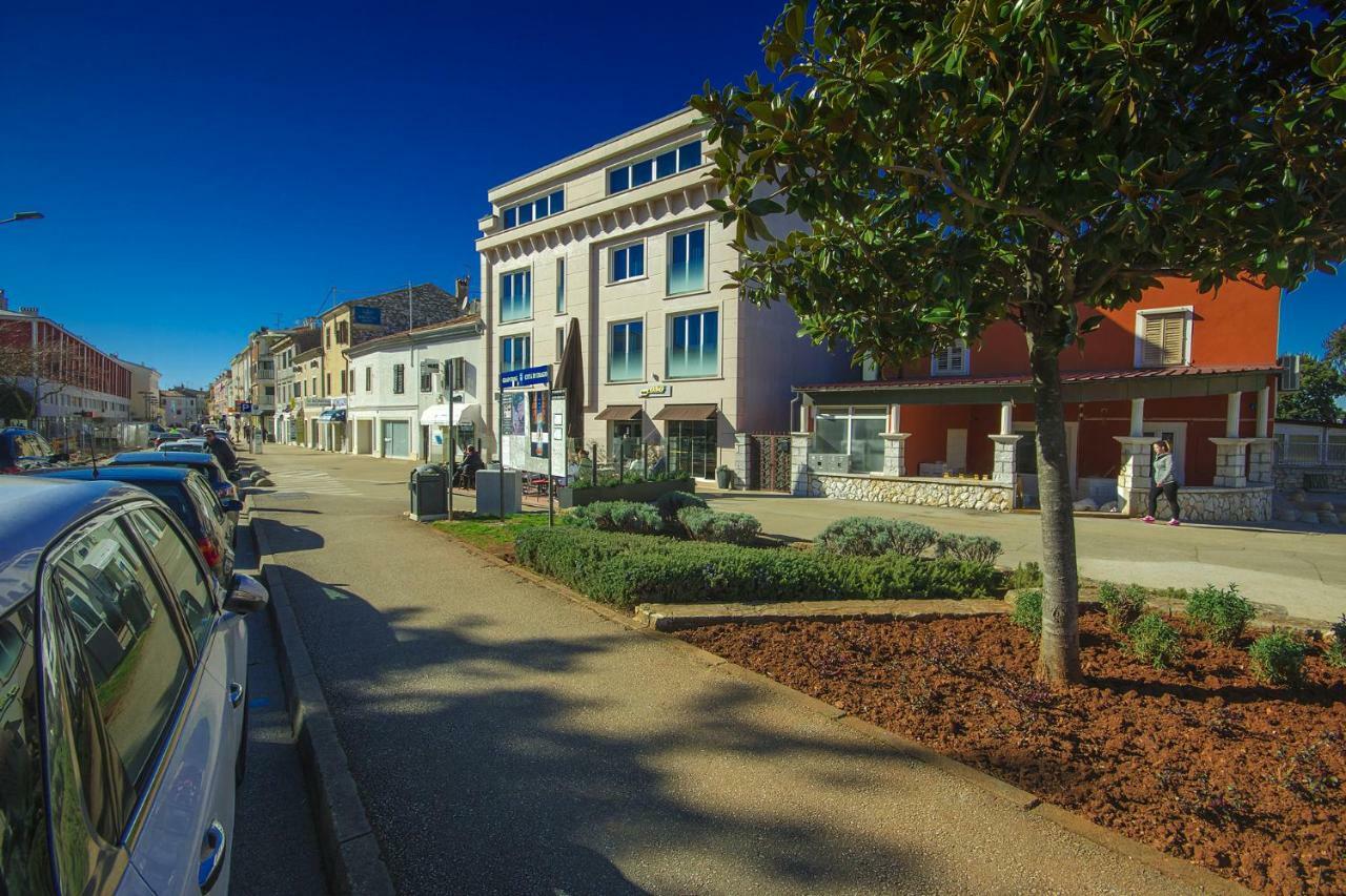 Apartments Riva-Interauto Umag Exterior foto