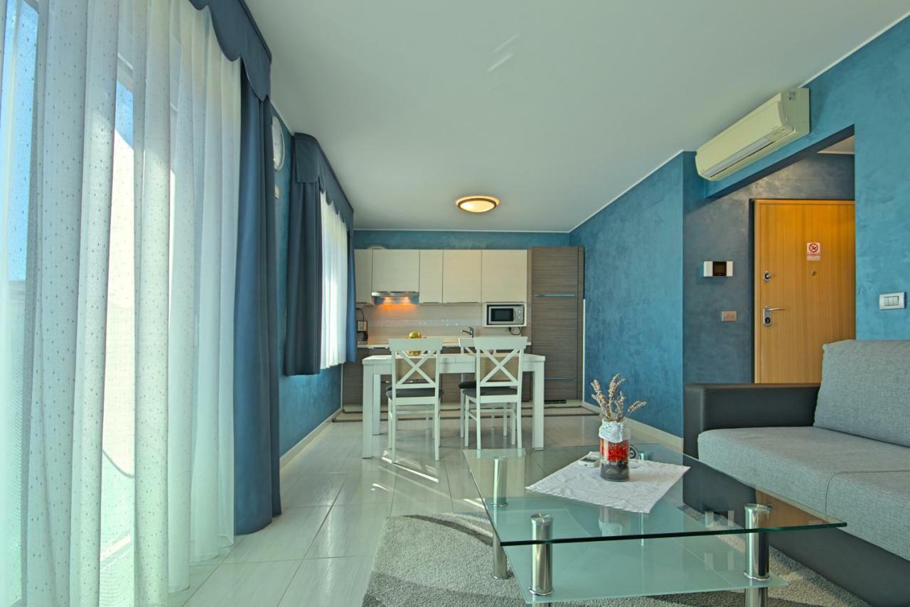 Apartments Riva-Interauto Umag Exterior foto